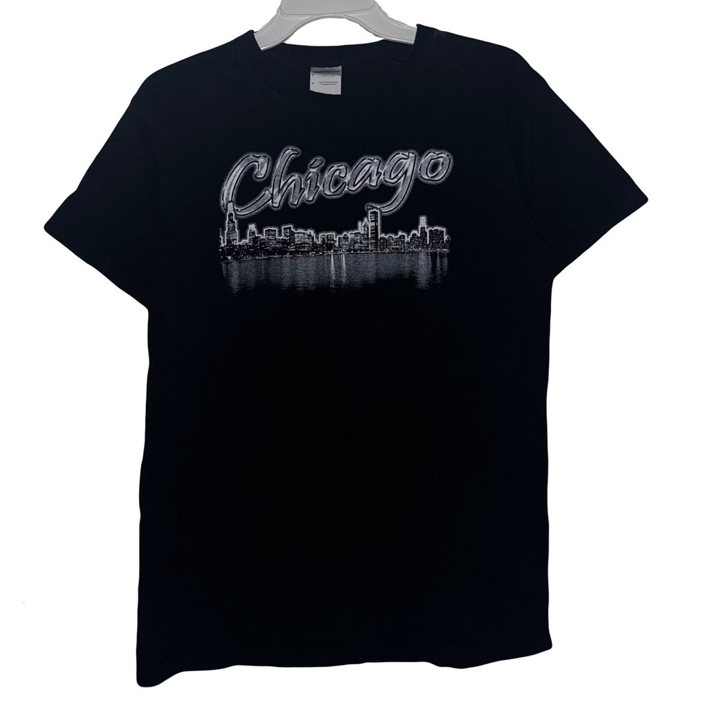 Vintage washed unisex Gildan Chicago, Illinois skyline black t-shirt